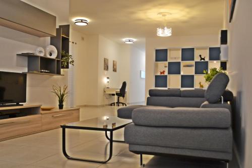 Boutique Ivy Rose - Heart of Marsaxlokk Bay 5