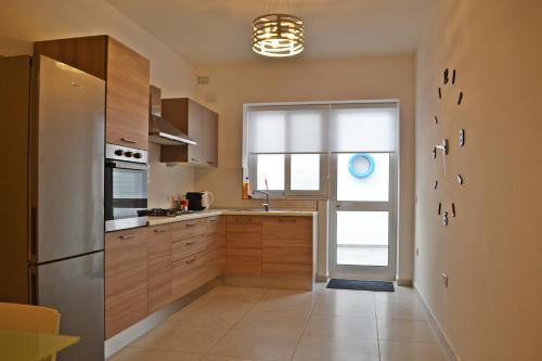 Boutique Ivy Rose 2-Bed Home, Heart of Marsaxlokk 5