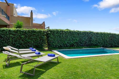 Duplex Three Bedroom Townhouse with Private Pool image 3