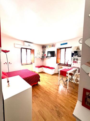 Lovely studio near Colosseum, Řím (fotografie 4)