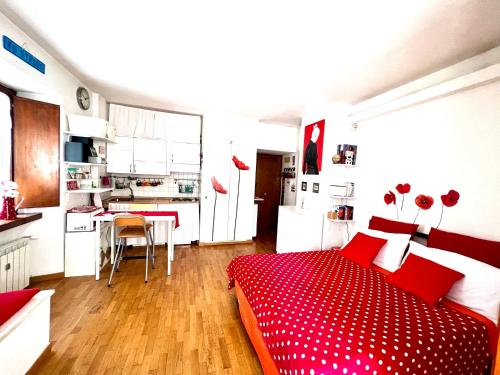 Lovely studio near Colosseum, Řím (fotografie 3)