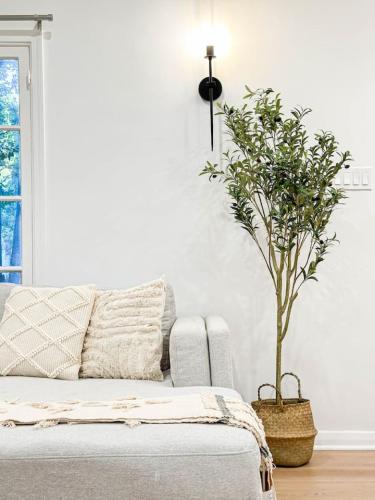 Beverly Hills-Neighboring 2-BR Home - DOH1-WW in Los Angeles, USA