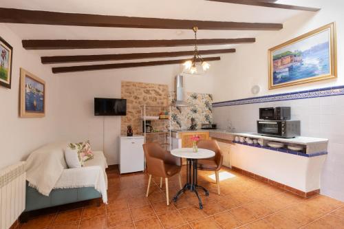 ห้องครัว, Finca Son Marimon - Adults Only in กาลาซันตันยี
