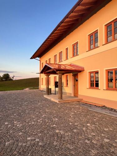. Stay Nice Apartments Dorfen Nähe München Jacuzzi Grillkota 75 Zoll TV