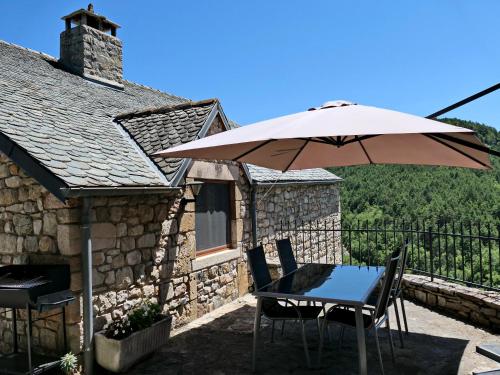 Gites Castel de Cantobre - Le Griffon gîte à louer Saint-Sauveur