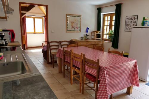 ห้องครัว, Gites Castel de Cantobre - Le Griffon in น็อง