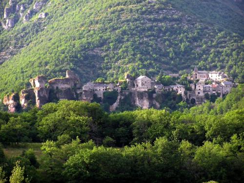 ที่เที่ยวใกล้ที่พัก, Gites Castel de Cantobre - Le Griffon in น็อง