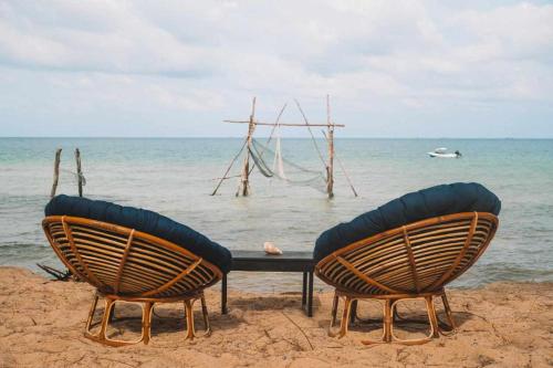 Paradise Sunset Beach in Koh Rong Sanloem