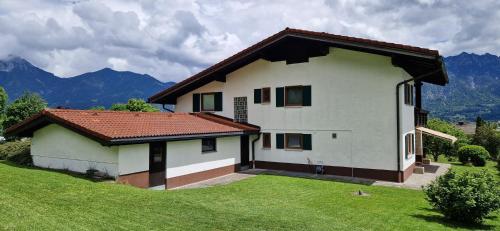 Aed, Chalet Hosp Reutte in Lechaschau