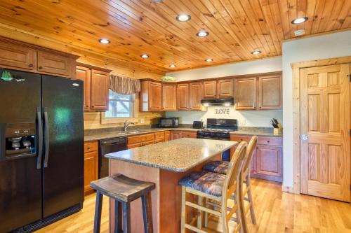 Tranquility Too Cabin in Waynesville, USA
