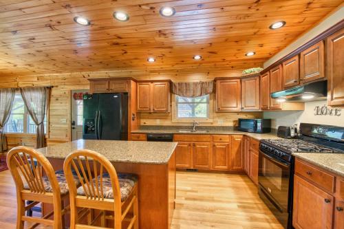 Tranquility Too Cabin in Waynesville, USA