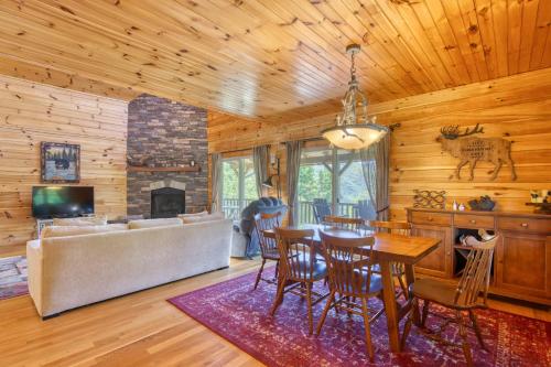 Tranquility Too Cabin in Waynesville, USA