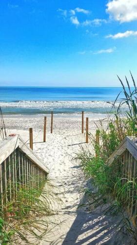 LilTipSea on Topsail - Close to the sound and beach! in Topsail Beach, USA