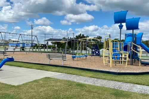 LilTipSea on Topsail - Close to the sound and beach! in Topsail Beach, USA