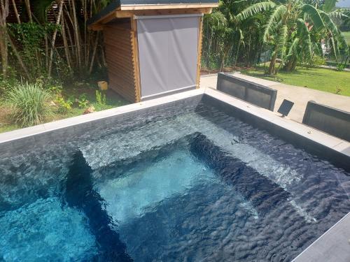 สระว่ายน้ำ, LE PETIT PARADIS in ซานต์ โรเซ