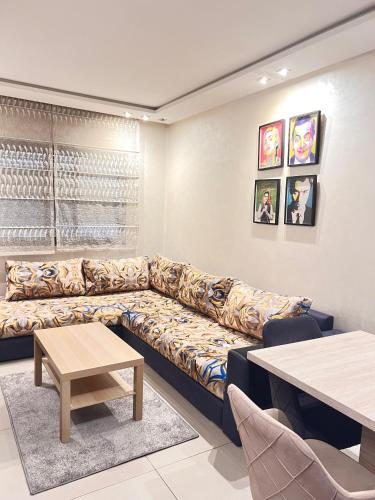 Spacious Apt with High-Speed WiFi & Parking - Center, Касабланка (фото 3)