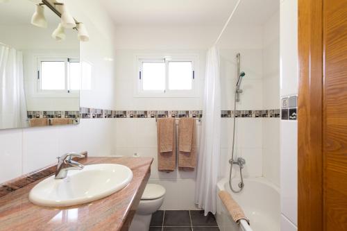 Two-Bedroom Bungalow image 4