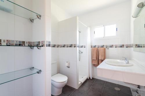 Two-Bedroom Bungalow image 3
