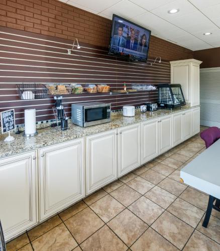 Gadsden Inn and Suites 2