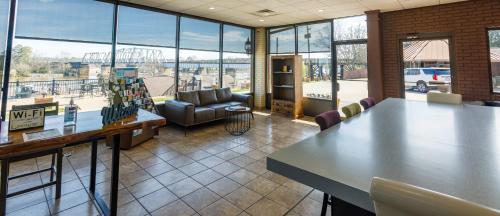 Gadsden Inn and Suites 4