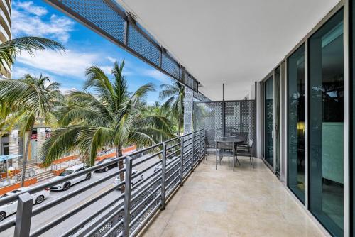 Large suites on Ocean Drive with direct access to the beach in Miami Beach, USA