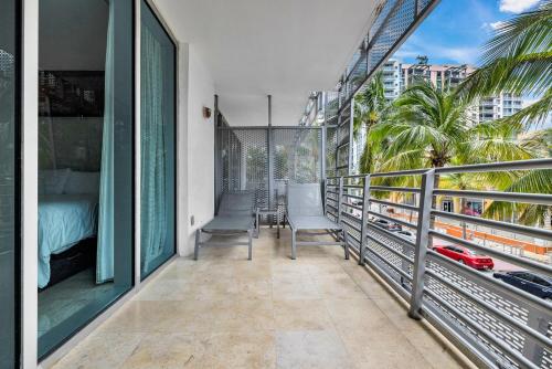 Large suites on Ocean Drive with direct access to the beach in Miami Beach, USA