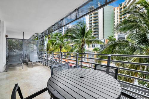 Large suites on Ocean Drive with direct access to the beach in Miami Beach, USA
