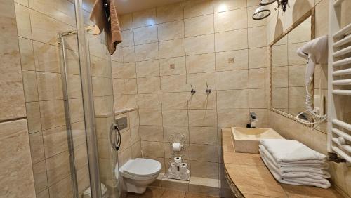 1 double bed, 3 twin beds, 2 sofa beds