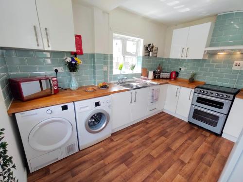 Epicsa - Corporate & Family Stay in 3 Bedroom House with Garden, FREE parking in Chesterton