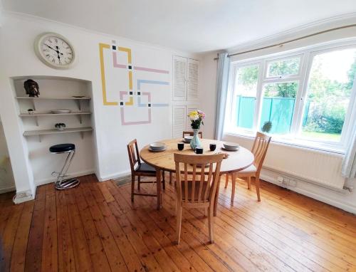 Létesítmények, Epicsa - Corporate & Family Stay in 3 Bedroom House with Garden, FREE parking in Chesterton