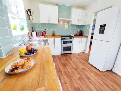 Epicsa - Corporate & Family Stay in 3 Bedroom House with Garden, FREE parking in Chesterton