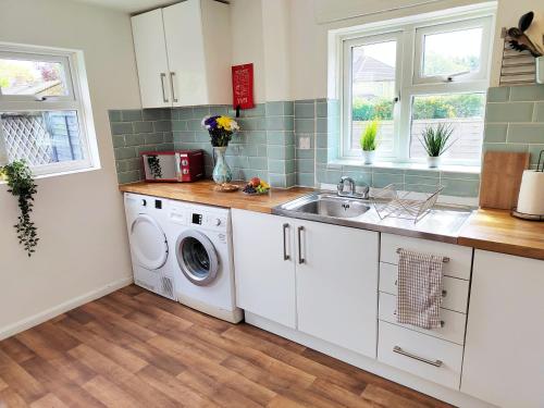 Epicsa - Corporate & Family Stay in 3 Bedroom House with Garden, FREE parking in Chesterton