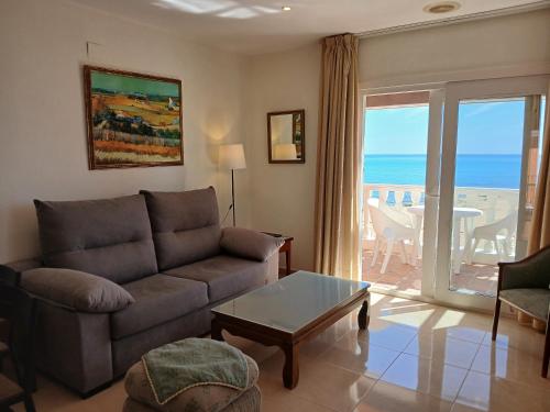 Pandangan, Lloyds Beach Club in Torre La Mata
