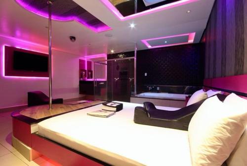 Motel Secrets 4 in ซิดาเด อเดมาร์