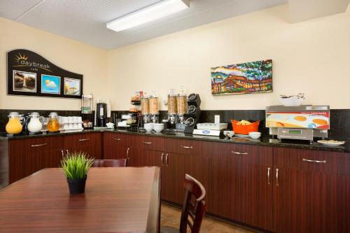 ห้องอาหาร, Days Inn by Wyndham Miramichi NB in มิรามิชิ (นิวบรันสวิค)