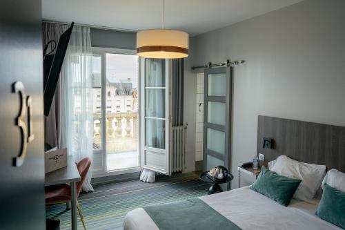 Hôtel Central - image 10