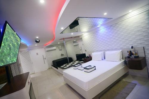Motel Secrets 6 in ซิดาเด อเดมาร์