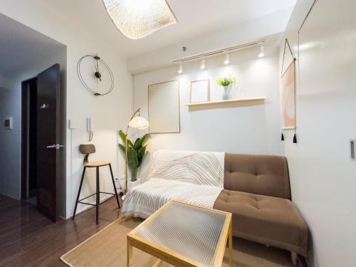 1 double bed, 1 sofa bed, 1 futon bed