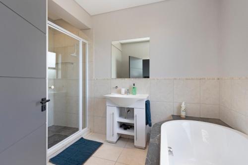 Sunset Serenity Villa - image 3