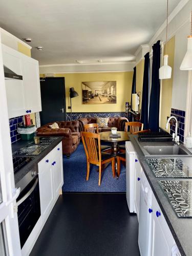 Atlantis Holiday Apartments - image 10
