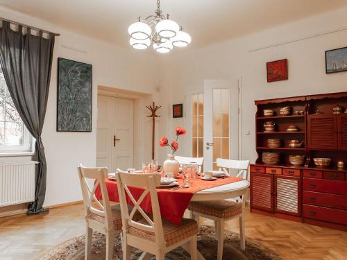 Apartment Chez L'Artiste by Interhome