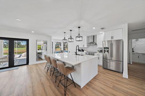 6BR Luxury Wellington Villa with Pool & Spa in Wellington, USA