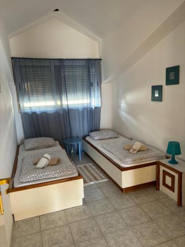 Apartment Galeb Komarna