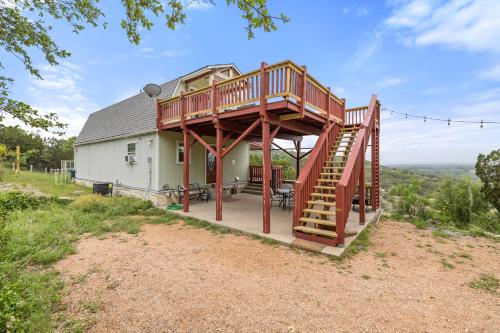 Entire 2br 2ba hilltop view home Sleeps 7 pets 4 acres Jacuzzi Central AC Kingbeds Free Wifi-Parking Kitchen WasherDryer Starry Terrace Two Sunset Dining Patios Grill Stovetop Oven Fridge OnsiteWoodedHiking Wildlife CoveredPatio4pets & Birds Singing!