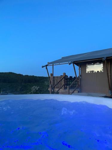 Ecosse Glamping in Карлюк