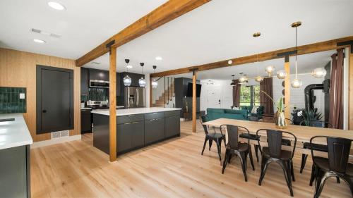 Tranquil Country Escape 4 Bedrooms Pond Firepit in 格林维尔(TX)