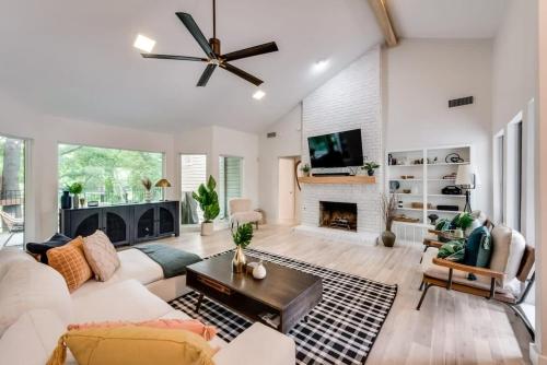 Garland Getaway 6 BD w Treehouse Patio & Views in Garland, Vereinigte Staaten von Amerika