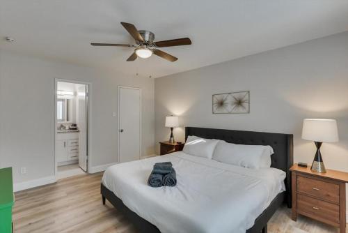 Spacious Bright and Modern Home with Pool Spacious Bright and Modern Home with Pool