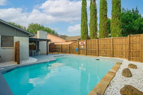 Spacious Bright and Modern Home with Pool in Dallas, USA