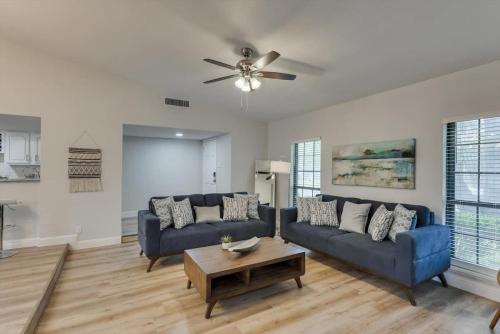 Spacious Bright and Modern Home with Pool in Highland Meadows